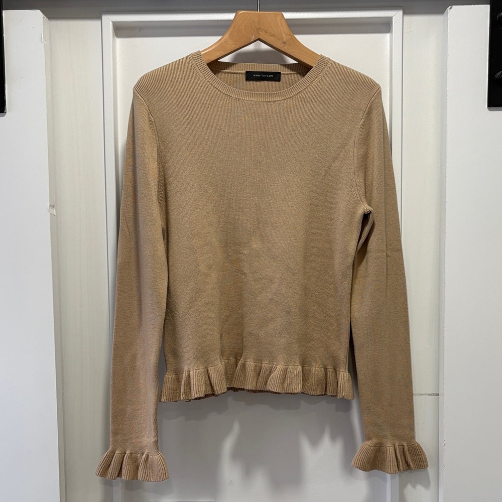 Ann Taylor Tan Crew Neck Ruffle Hem Long Sleeve Sweater Top Size Medium - Picture 1 of 10